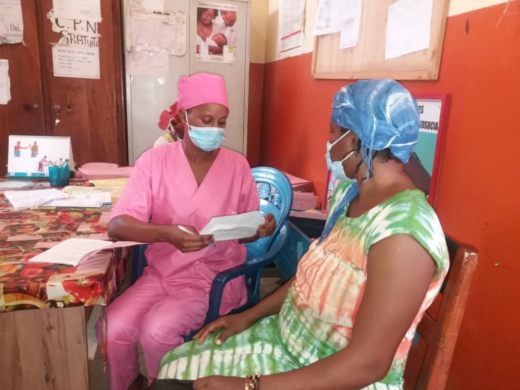 Conakry: des Sages-Femmes préparées pour prévenir la COVID-19 dans dix maternités