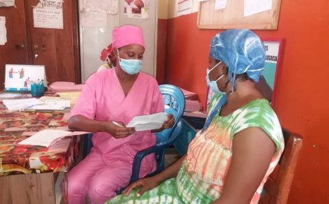 Conakry: des Sages-Femmes préparées pour prévenir la COVID-19 dans dix maternités