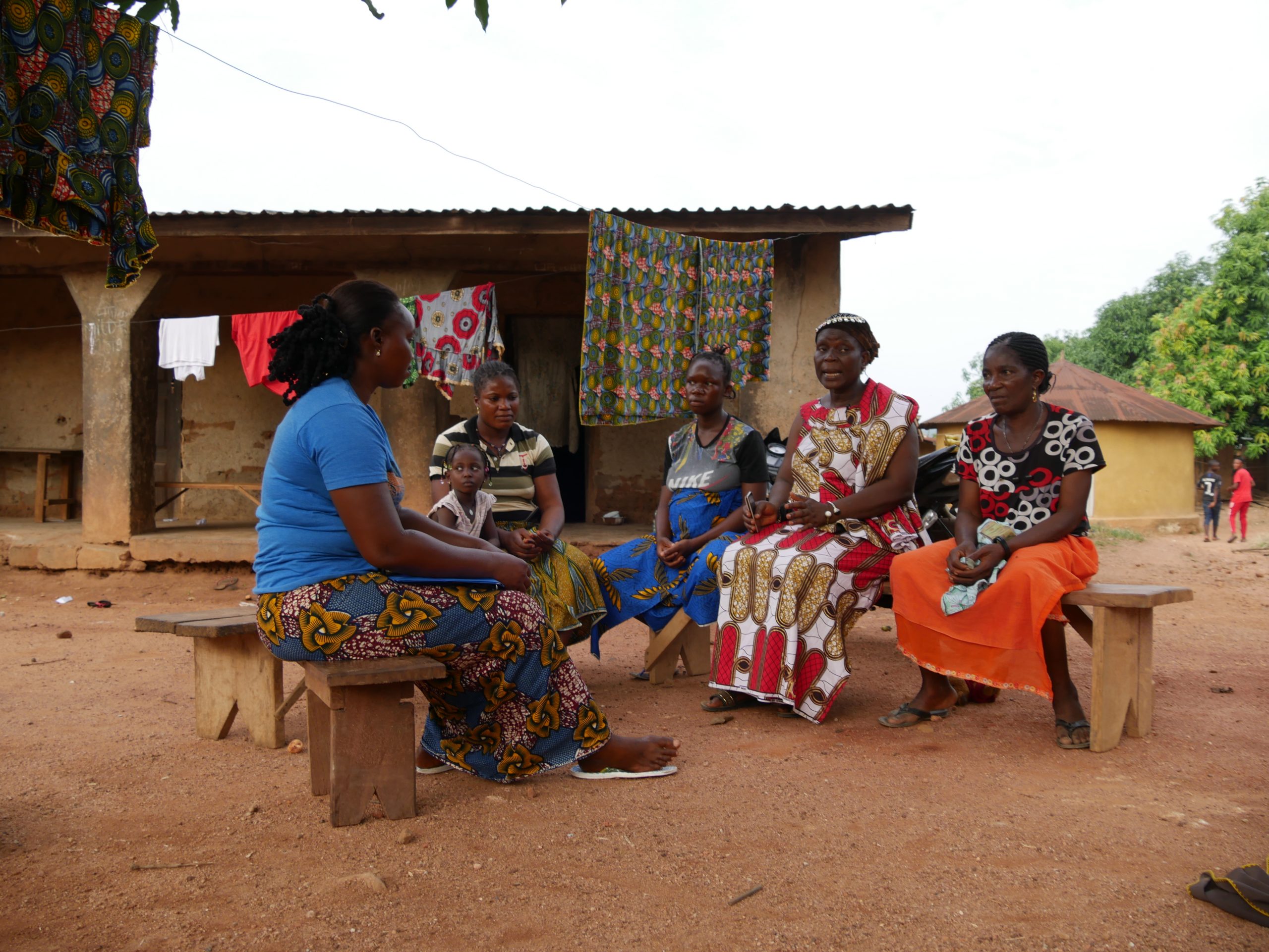 Riposte à Ébola : des relais communautaires engagés pour le retour des femmes dans les structures de santé à N’zérékoré