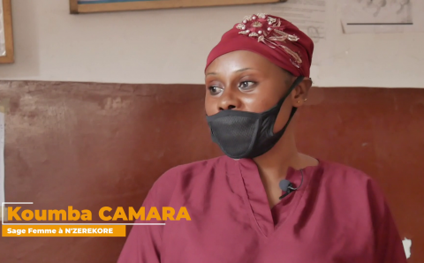 Koumba Camara sage-femme à l’Hôpital Régionale de N’Zérékoré s’engage pour la continuité des services de santé maternelle