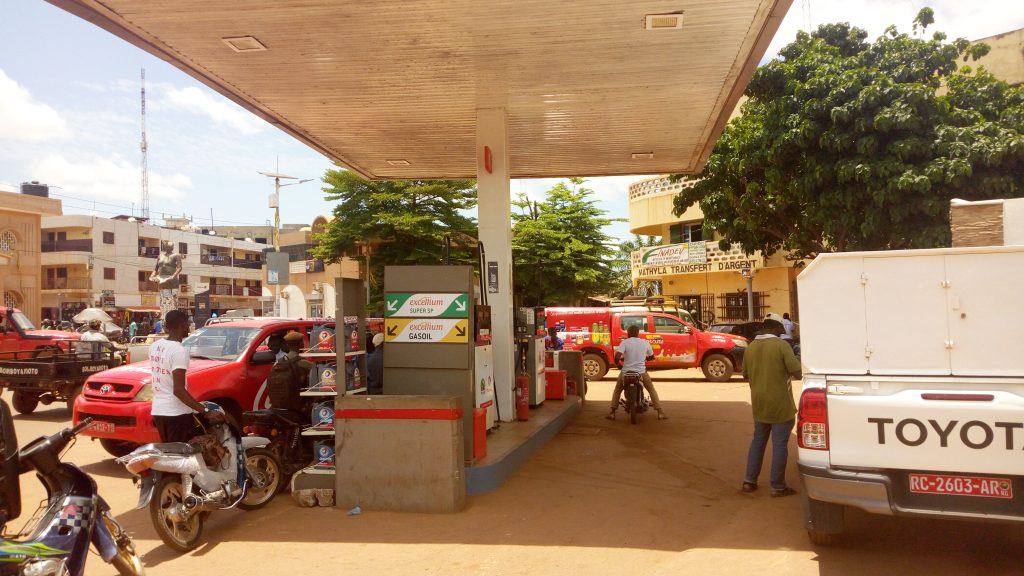 Kankan : les citoyens se réjouissent de la baisse du prix du carburant à la pompe !